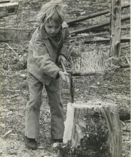 1978-xx-xx -John Nova Lomax Chopping wood at Townes place in Franklin-TN