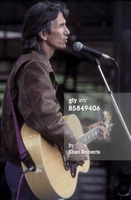 1993-04-24  TVZ at Farm Aid at Cyclone Stadium-Ames-IA 3