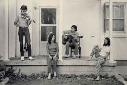 1972-xx-xx -Townes van Zandt-Suzanne Clark-Guy Clark and Daniel Antopolsky at Guy and Suzannas Porch in Nashville-TN