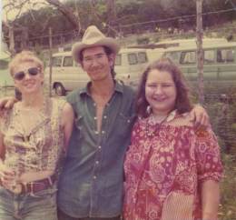 1977-xx-xx -or 1978-Townes with Cindy and Bidy Taylor