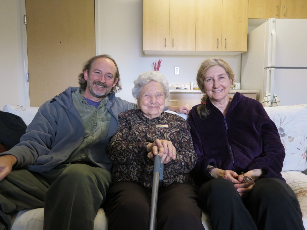 IMG_2391_Connie_Len_Betsy_at_Connies.jpeg